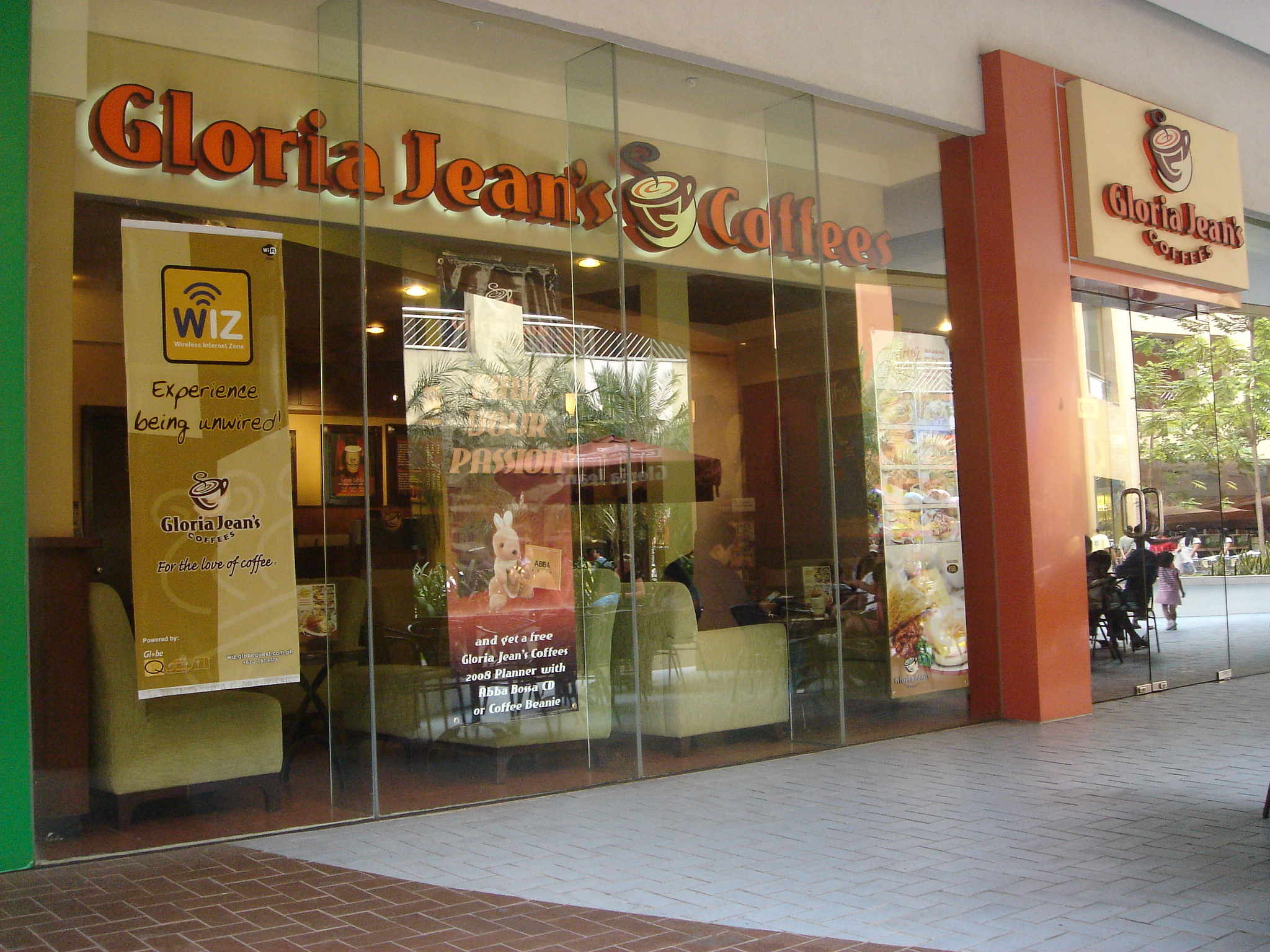 Coffee Shop Gloria Jeans Coffees, Siap Tawarkan Gerai Take Over