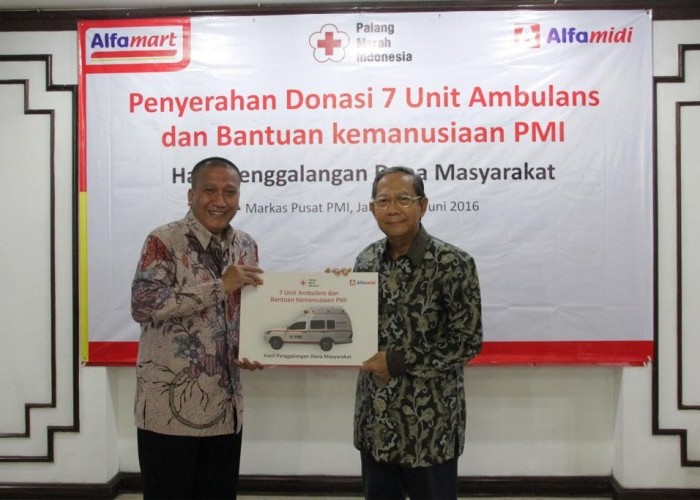Melalui Program Alfamart Alfamidi Peduli, PMI Dapat Bantuan 7 Unit Ambulans