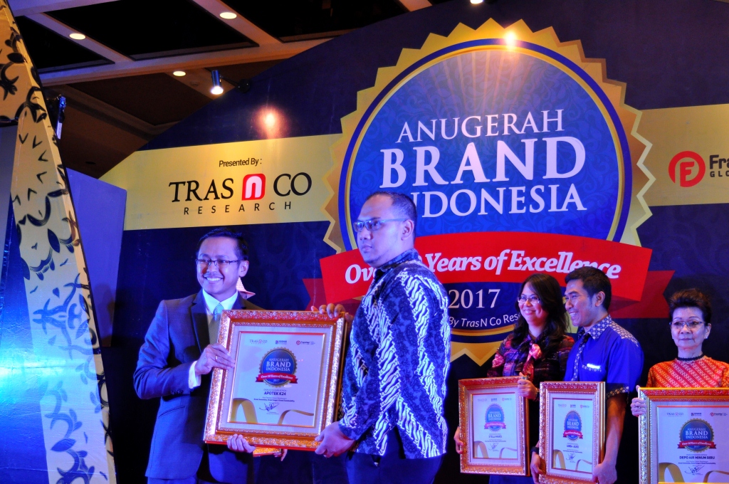 Kian Sustain Di Tahun ke-15, Apotek K-24 Diganjar Penghargaan Anugerah Brand Indonesia 2017 