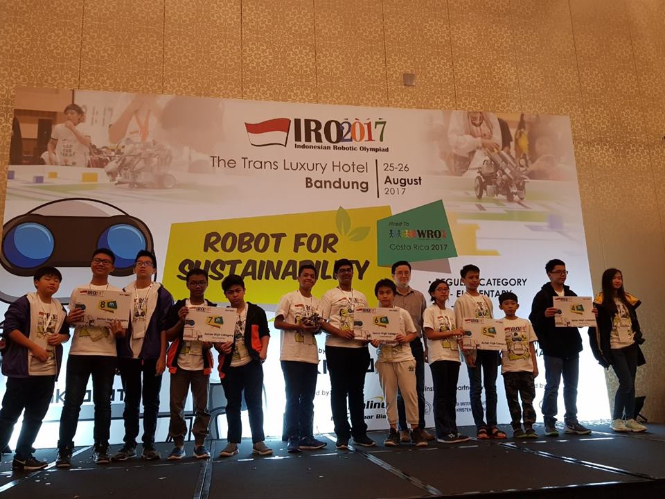 Robotics Boyong 13 Piala Indonesian Robotic Olympiad 2017