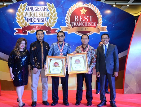 Sukses Jalankan Bisnis Isi Angin Di SPBU, Dua Franchisee Green Nitrogen Ini Raih The Best Franchisee Award 2017 