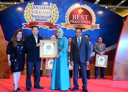 Sukses Jalankan Bisnis Oto Bento, Wanita Ini Raih The Best Franchisee Award 2017