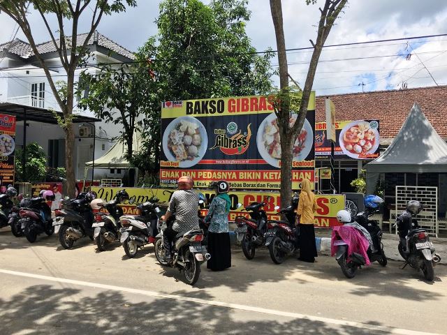 Mencecap Peluang Bisnis Bakso Gibrass Asal Surabaya