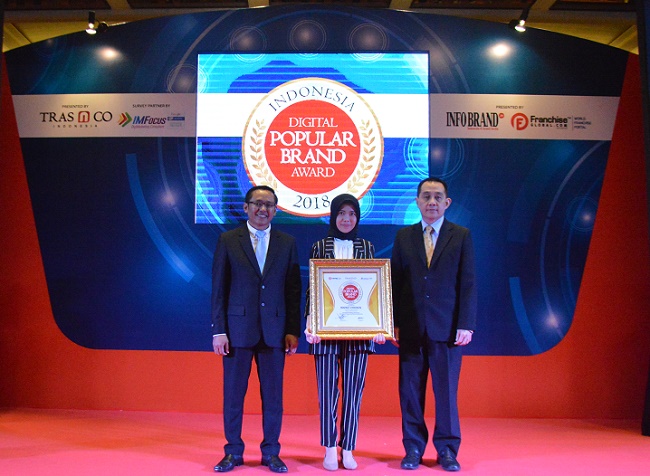Rocket Chicken Cetak 'Hattrick' Penghargaan Indonesia Digital Popular Brand Award 2018