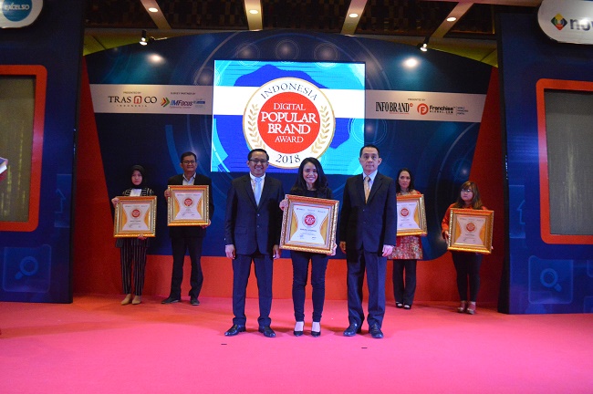 Perdana, Warunk Upnormal Raih Indonesia Digital Popular Brand Award 2018