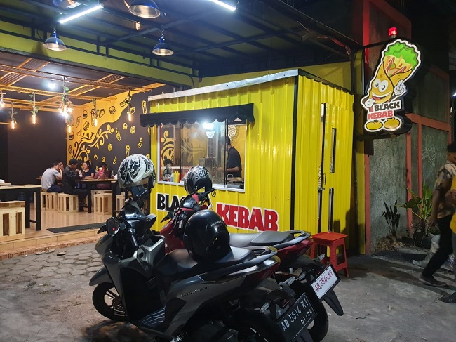 Sukses Jadi Waralaba Padat Karya, Black Kebab Hadirkan Konsep Cafe 