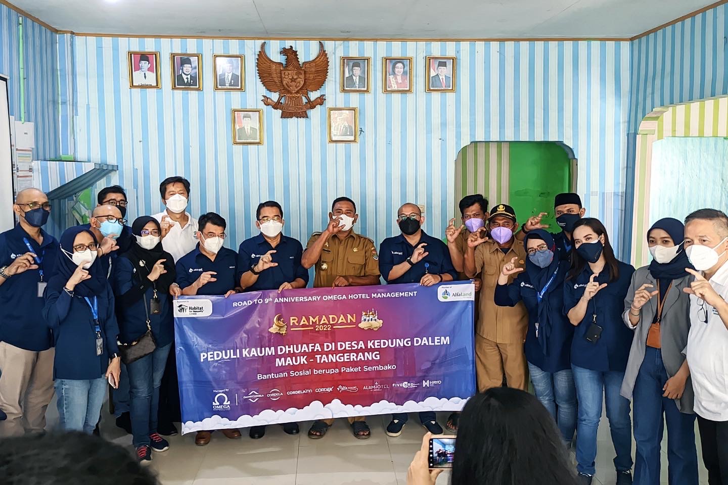 Jelang Anniversary Ke 9 Tahun, OHM Berikan 100 Paket Sembako dan Bangun Toilet di Tangerang