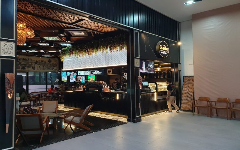 The Gade Coffee Hadir di Sarinah Usung Tema Van Leaning, Sembari Investasi Emas