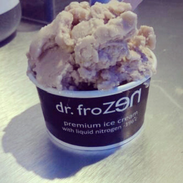 Peluang Bisnis Dr Frozen, Lezatnya Es Krim dengan Liquid Nitrogen